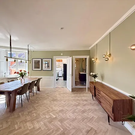The Square Apartment *