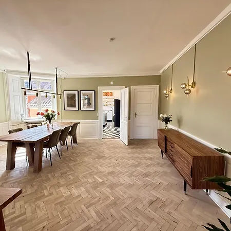 Apartment The Square