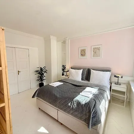 The Square Apartment