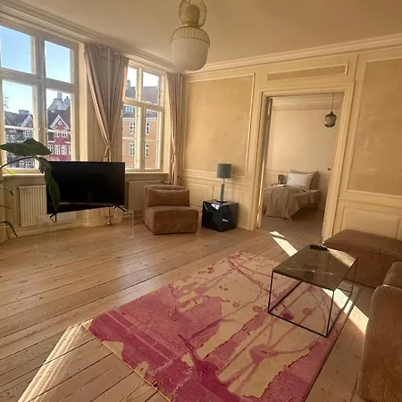 The Square Apartment