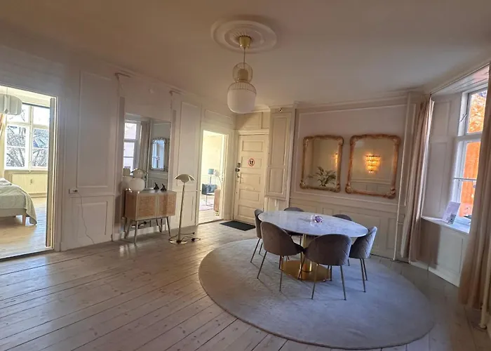 Апартаменты The Square Копенгаген