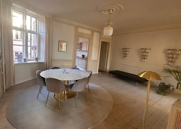 The Square Апартаменты