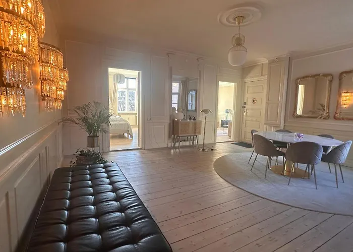 The Square Апартаменты