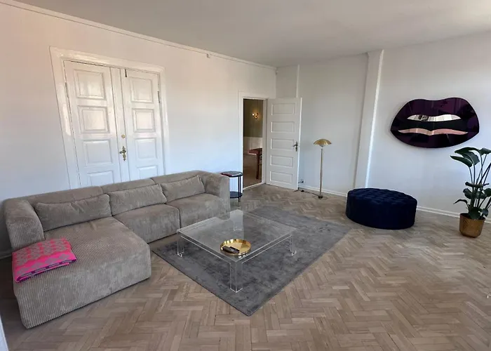 The Square Апартаменты